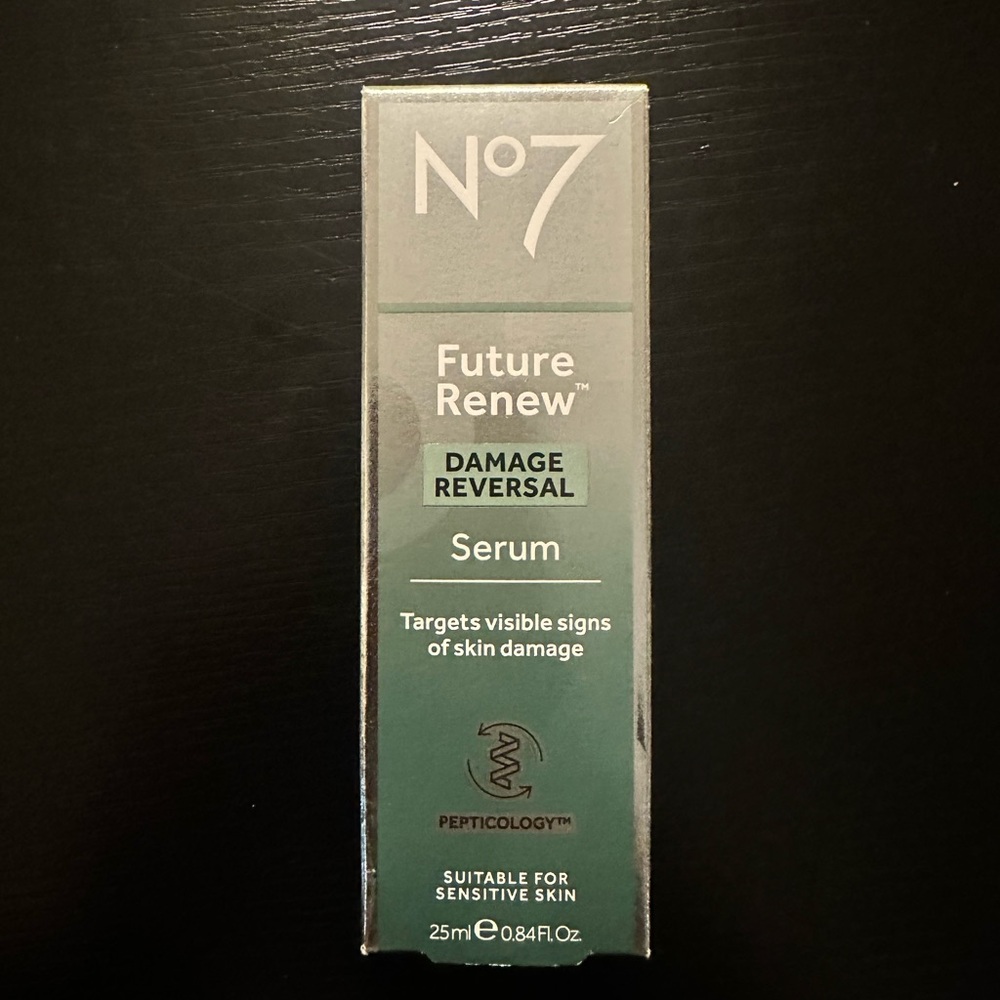 No7 Future Renew Damage Reversal Serum - Green